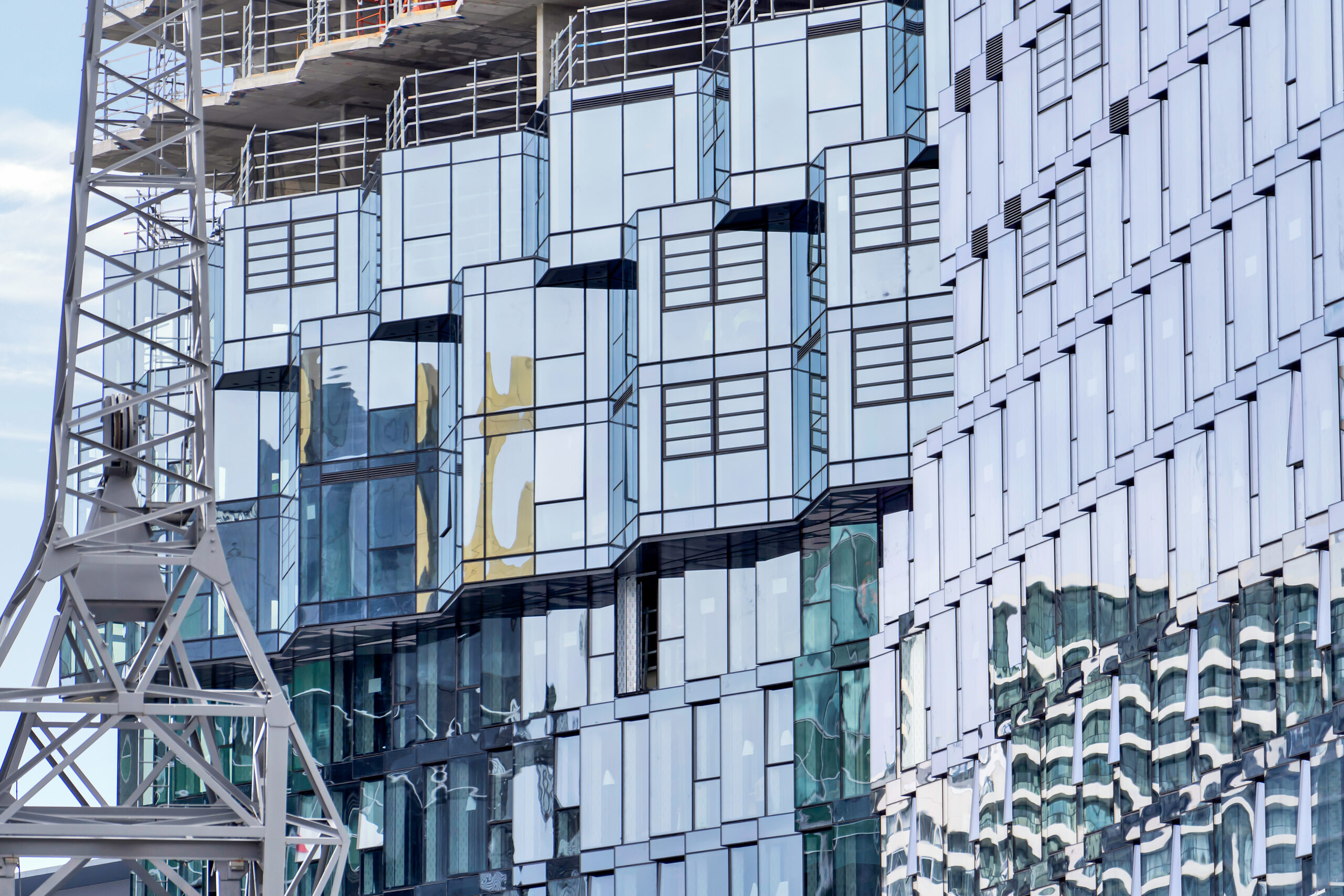 1 Hotel Melbourne facade with EBSA MP2 Opposed Opening glass louvres integrated into the Seafarers development