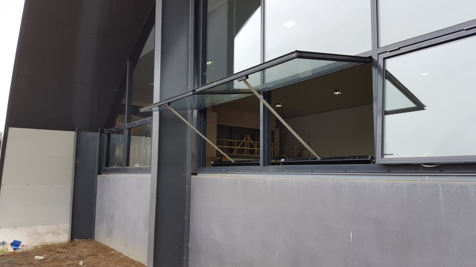D+H CDP chain drives installed on large outward-opening windows at Sunhill Winery