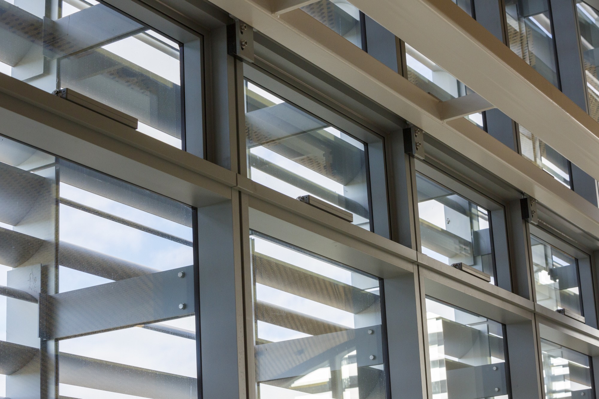 D+H VCD chain drive installed on an automated awning window